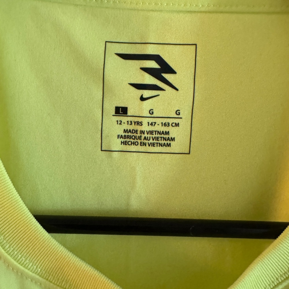 Nike YL boys shirt